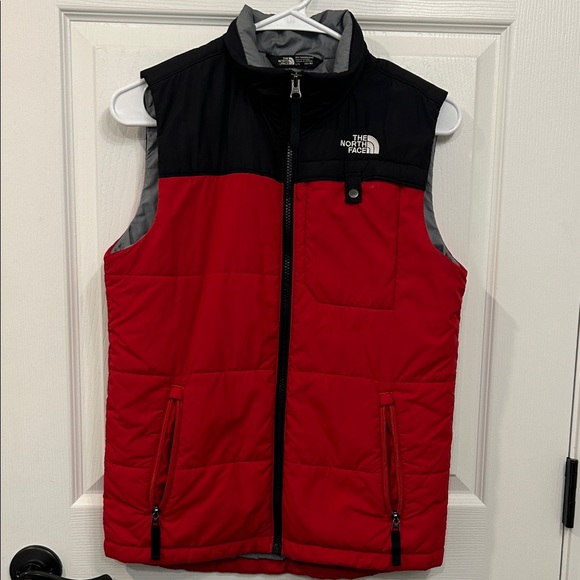 The North Face boys lightweight vest. large 14/16. Red and black. Used cond - Picture 1 of 8
